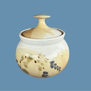 Jeff Chang Hawai’i Artisan Ceramic Jar with Lid Cream,Brown,Blue Signed
In 1984